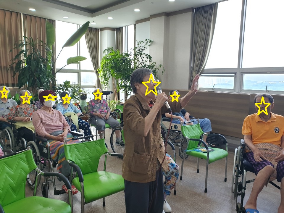 우리 요양원 가수~~~